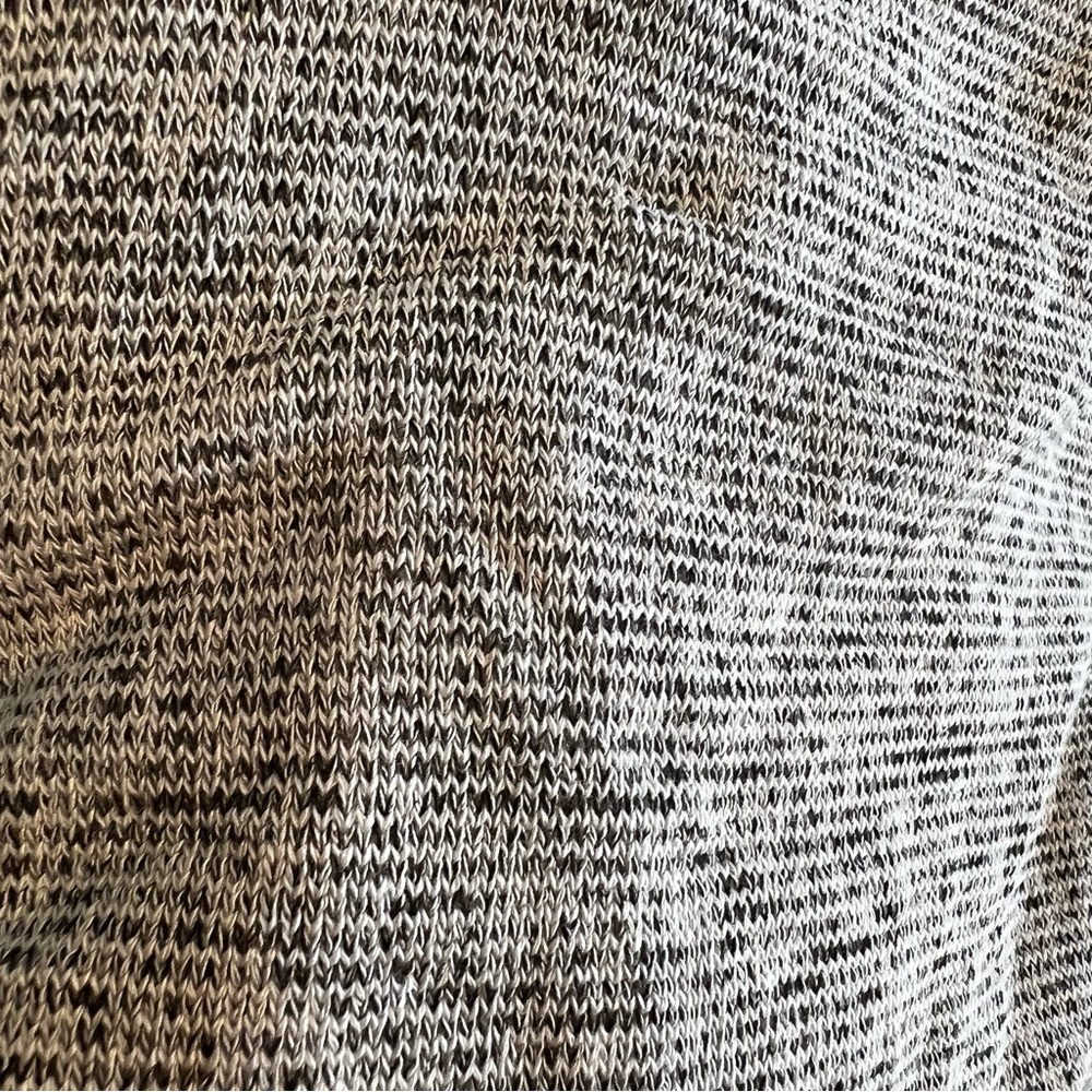 Aiden Y NWT Heather Gray Knit T-Shirt Shark-bite Hem Cap Sleeves Stretchy Comfy - Picture 9 of 11